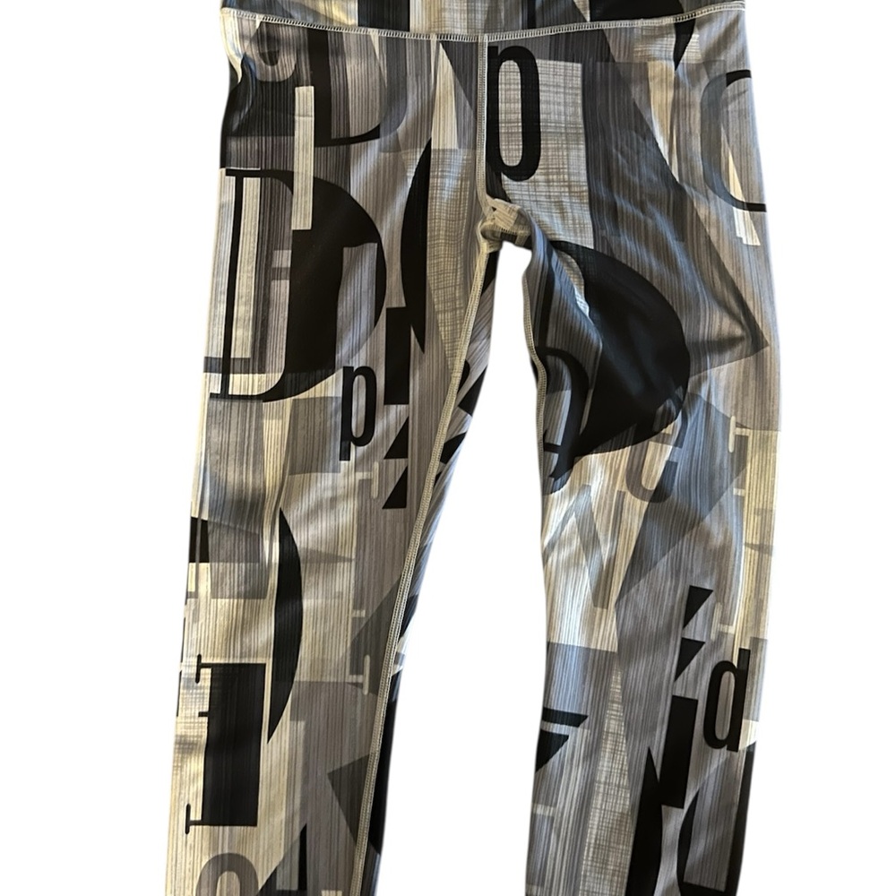 Demi Lavato Leggings Capri Black and Gray Geometric Womens  S